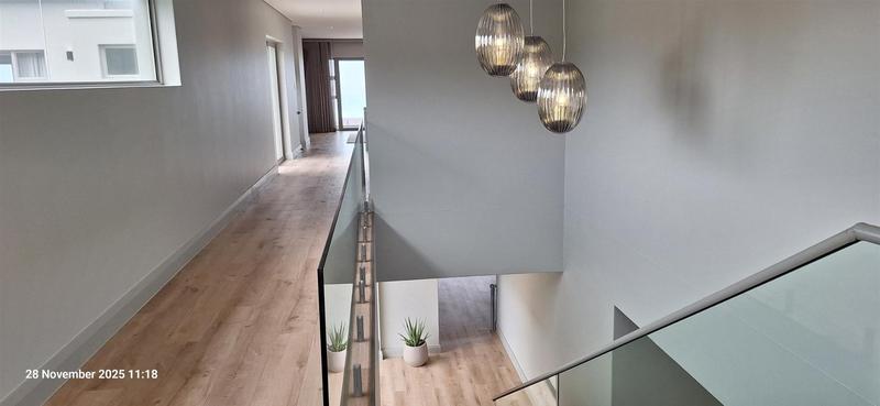 5 Bedroom Property for Sale in Outeniqua Strand Western Cape